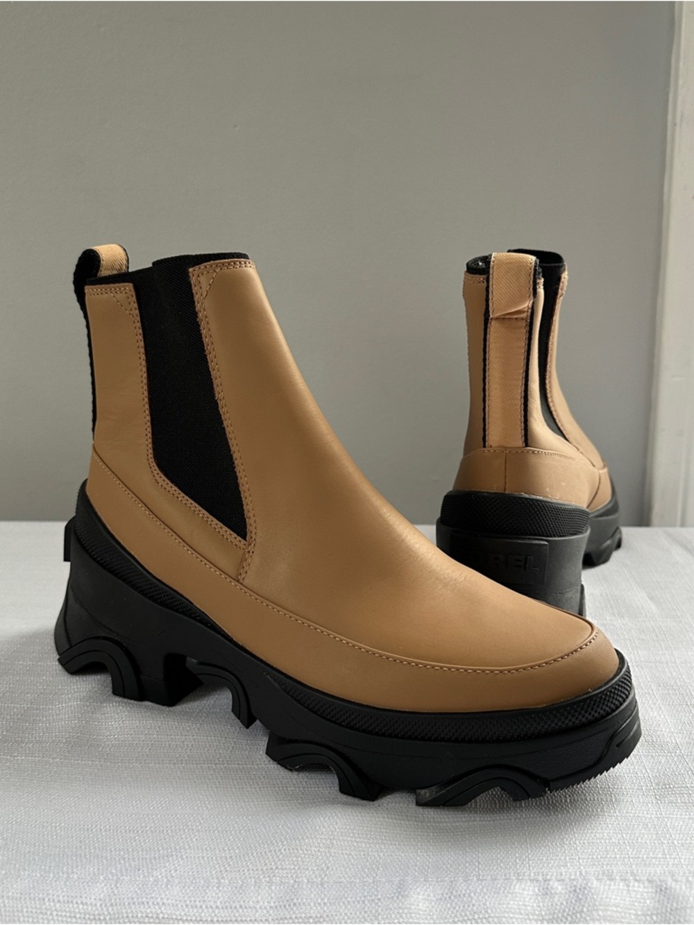SOREL Brex Platform Chelsea Boot Women’s 9.5 US Tawny Buff Tan Waterproof Rain
